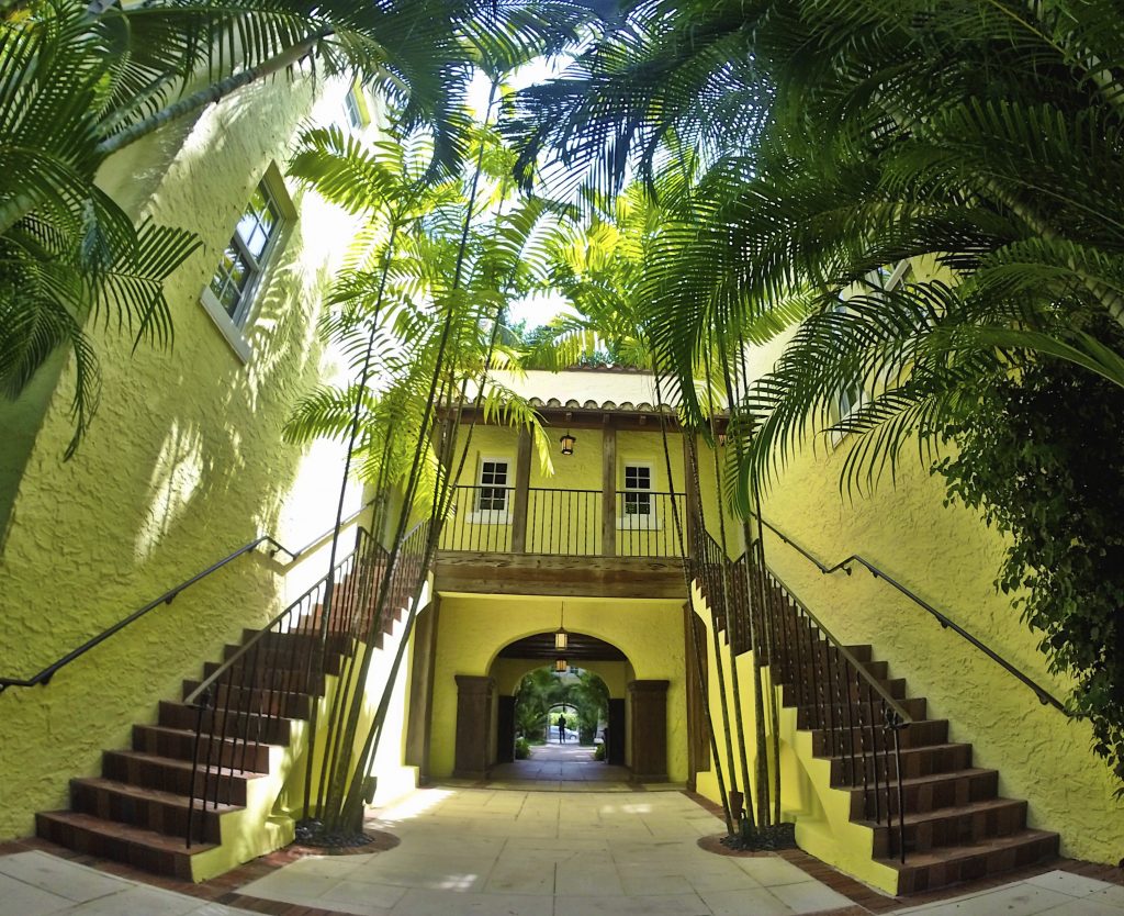 Where to Stay in Palm Beach: The Brazilian Court